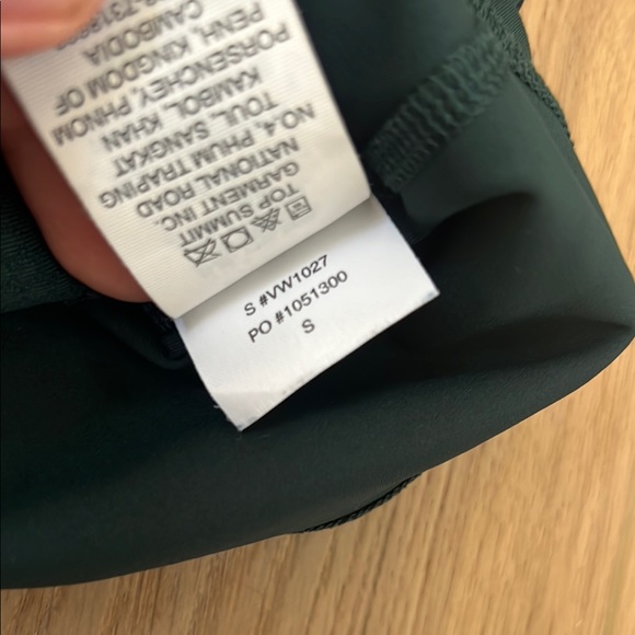 Vuori Daily Crop - Picture 4 of 6